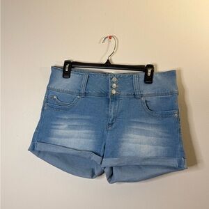 YMI Wanna Betta Butt jean shorts size 13/31!